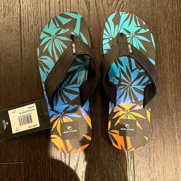Rip Curl flip flops, size 4 youth. NWT - Picture 1 of 1